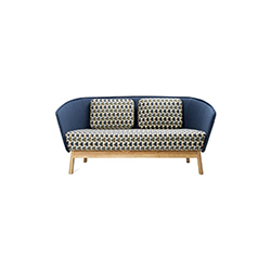 光环木质扶手椅 米高·拉克宁  Inno Interior家具品牌